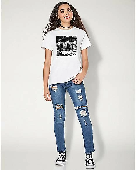 Wholesale 🔥 Three Wise Guys Couch Photo T 👚 Shirt - Friends 🔥 5 Wholesale 🔥 Three Wise Guys Couch Photo T 👚 Shirt - Friends 🔥 - Image 3