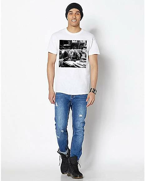 Wholesale 🔥 Three Wise Guys Couch Photo T 👚 Shirt - Friends 🔥 9 Wholesale 🔥 Three Wise Guys Couch Photo T 👚 Shirt - Friends 🔥 - Image 7